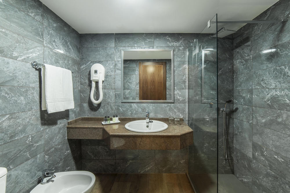 Superior Double or Twin Room, Terrace, Pool View - Photo 13