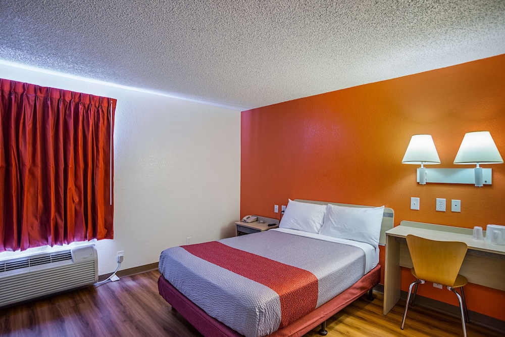 Standard Room, 1 Double Bed, Accessible, Non Smoking photo 2