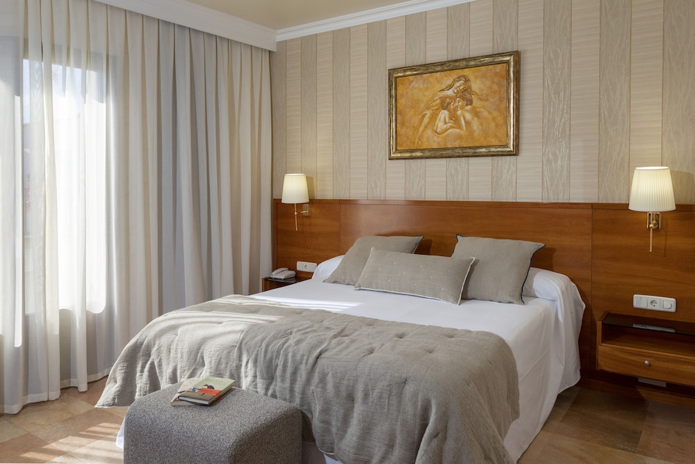Romantic Double Room, Jetted Tub - Photo 3