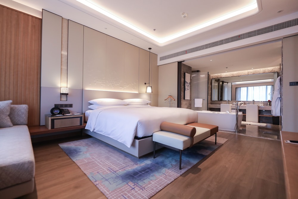 Club Suite, 1 Queen Bed photo 2