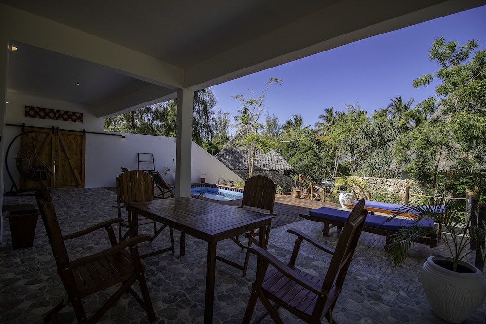 2 Bedroom Family Beachfront Suite
