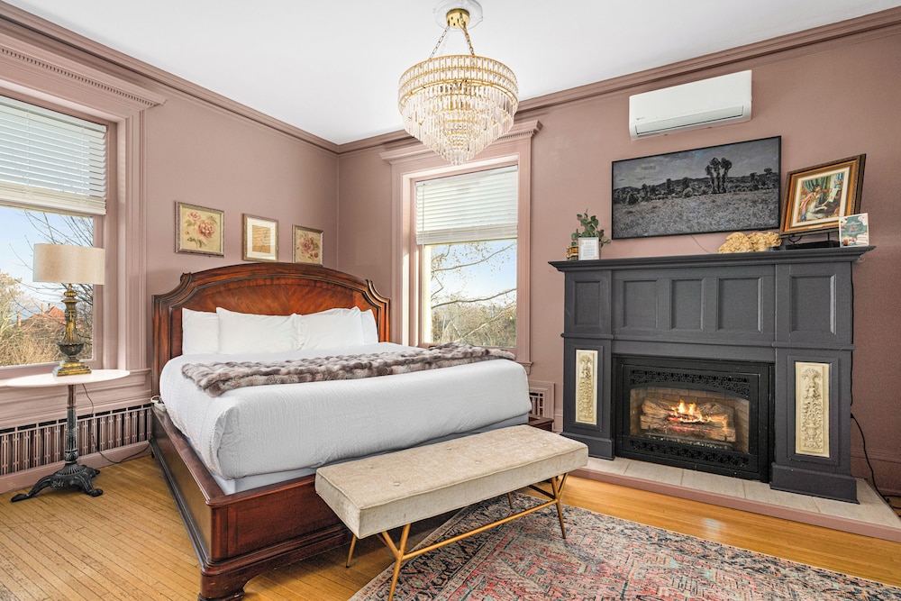 Selina Louis Suite photo 2