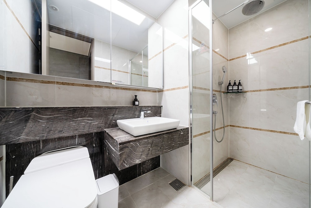 Ocean Deluxe B photo 3