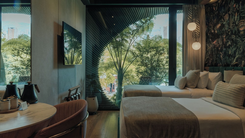 Superior Balcony Two Single Beds - Photo 1
