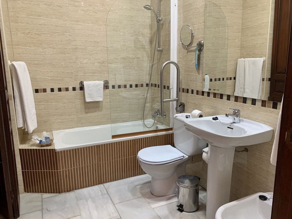 Double Room - Photo 17