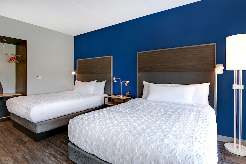 Room, 2 Queen Beds, Accessible (Roll-In Shower) - Photo 8