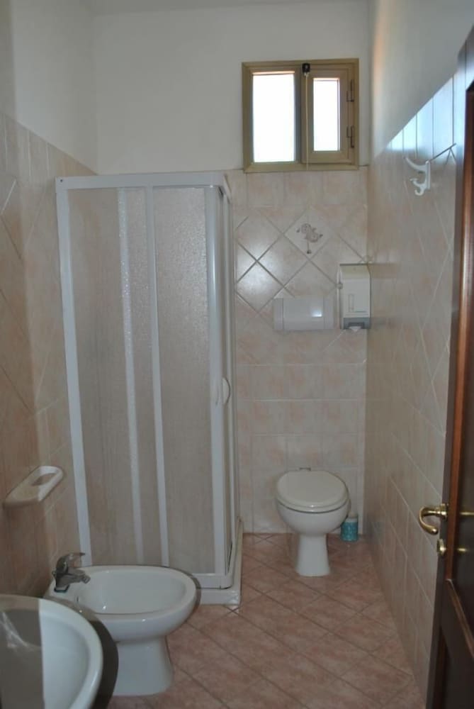 Basic Triple Room photo 3