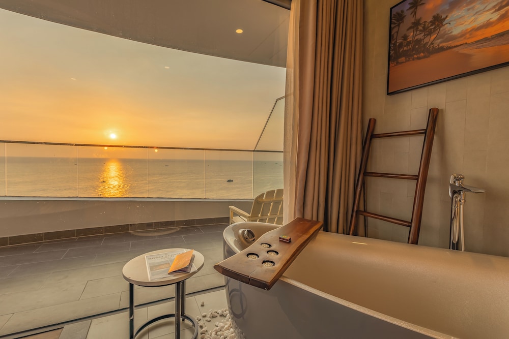 Premium Sunset Ocean Panorama - Photo 4