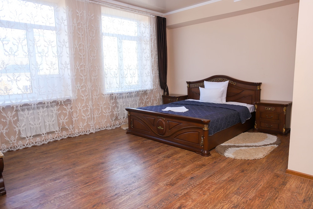 Elite Suite, 1 King Bed photo 3