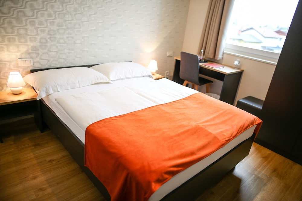 Economy Double Room - Photo 4