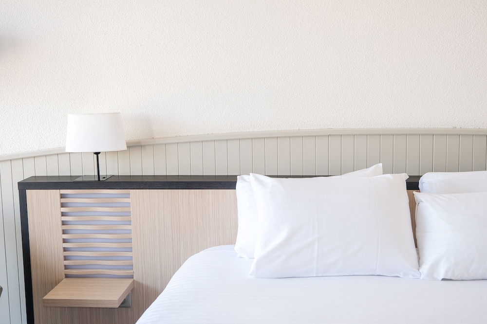 Classic Double Room, Pool View - Photo 6