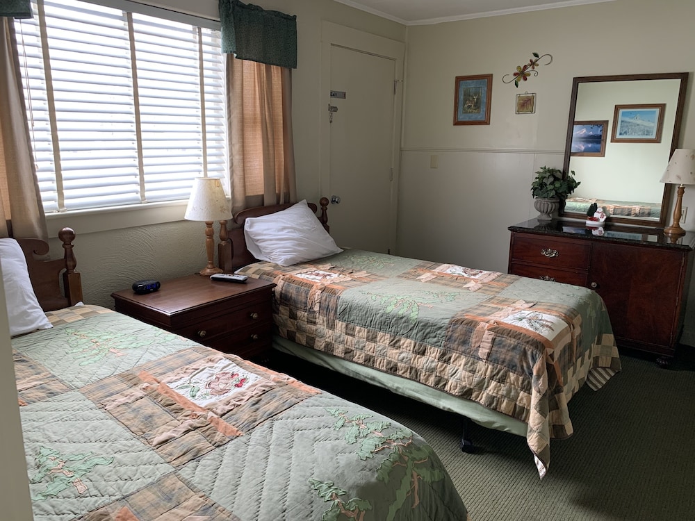 Standard Room (Motel 2-Room Suite #20) photo 1