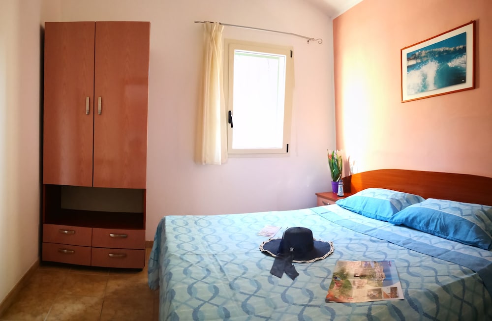 Classic Bungalow, 2 Bedrooms, Kitchenette photo 3