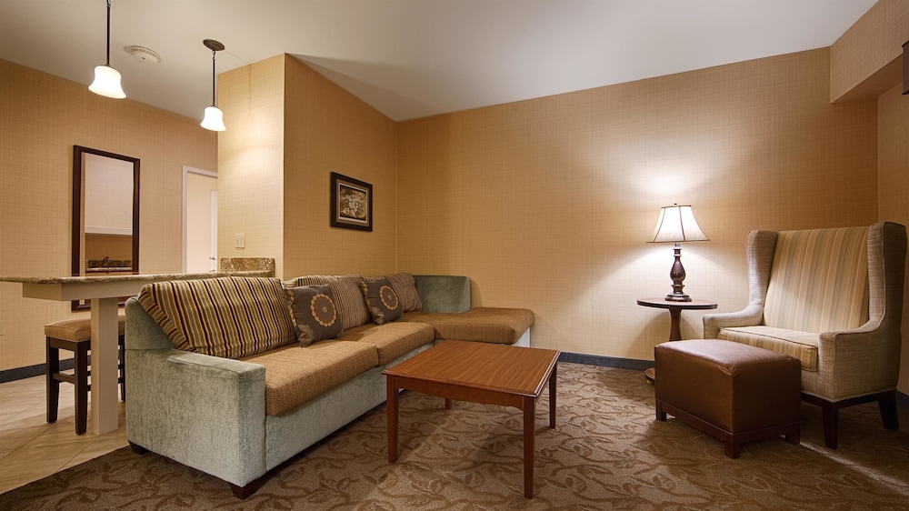 Suite, 2 Queen Beds, Non Smoking, Kitchenette (Sofabed is a double bed) - Photo 2