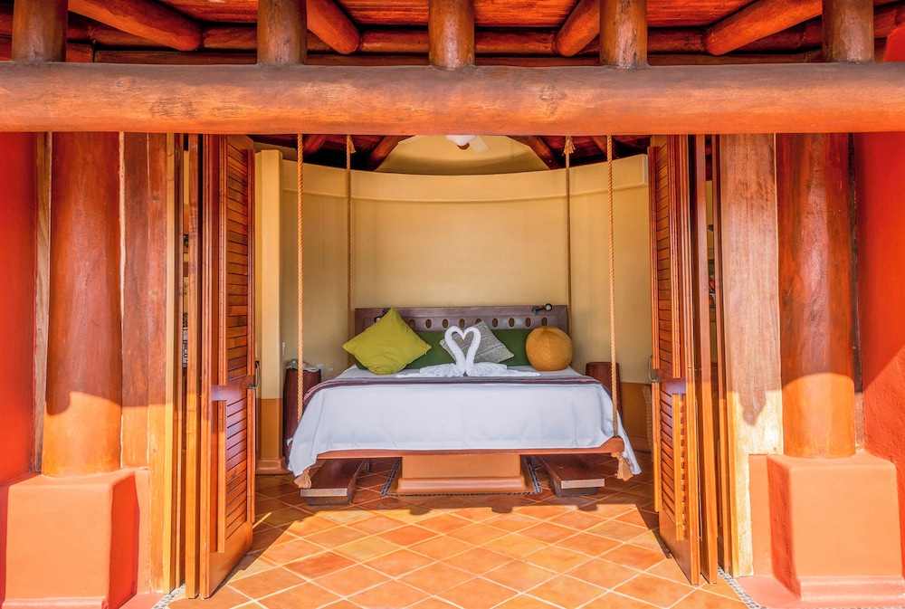 STUDIO OCEAN VIEW KING WITH PLUNGE POOL - Photo 5
