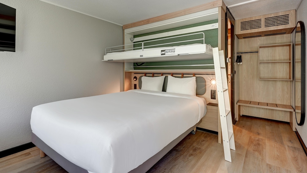 Standard Room, Multiple Beds - Photo 2