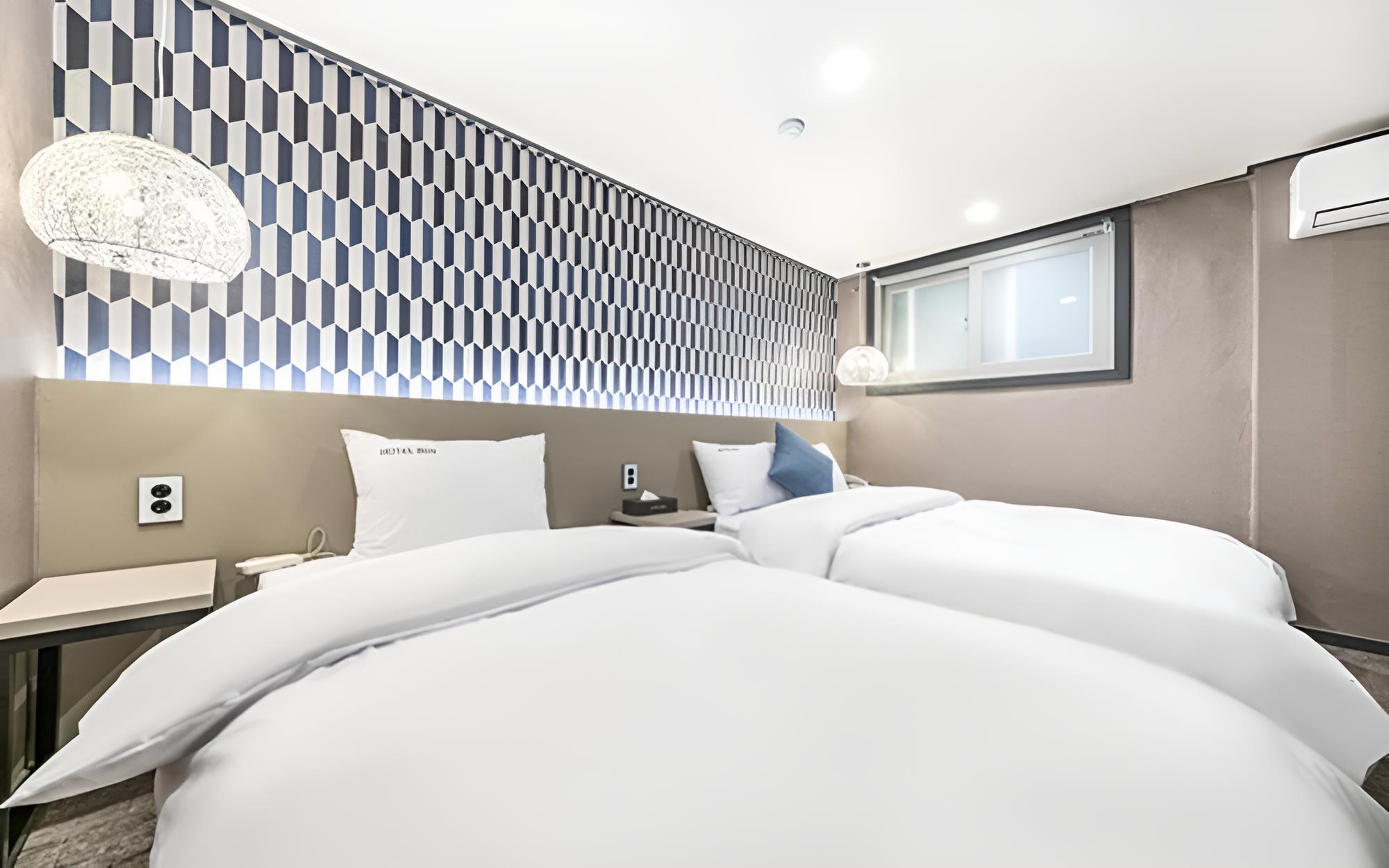 Room (Deluxe room twin (bathtub suite Netfl) photo 3