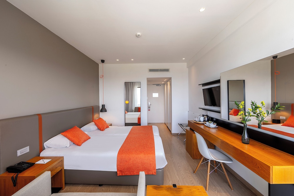 Superior Room, Pool View photo 1