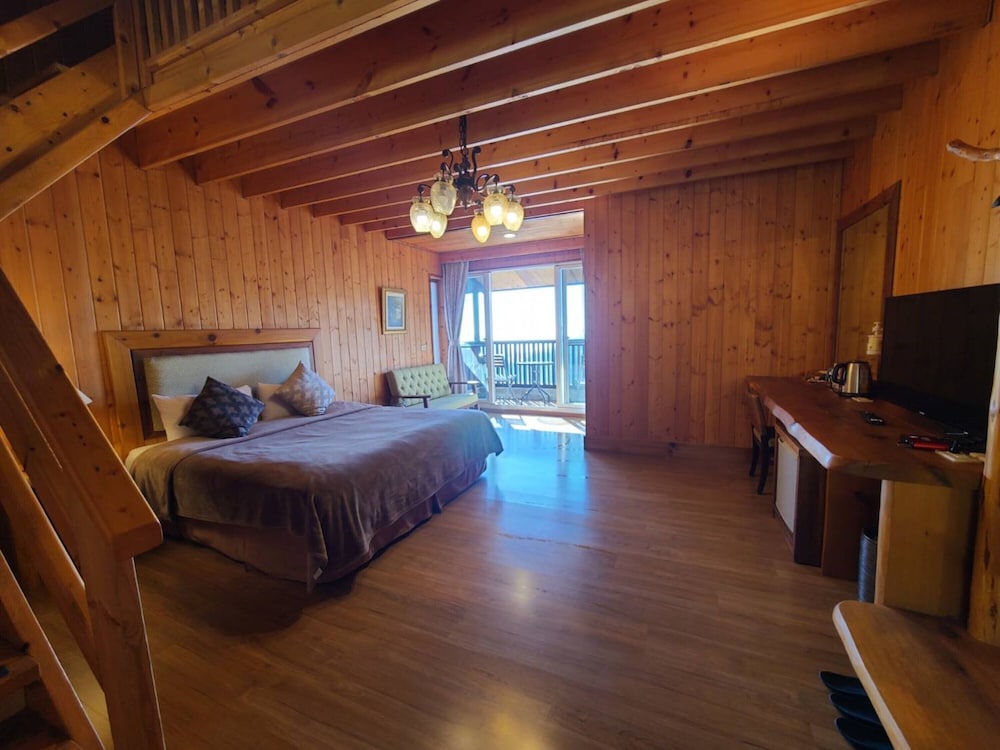 Loft, 2 Queen Beds, Mountain View photo 2