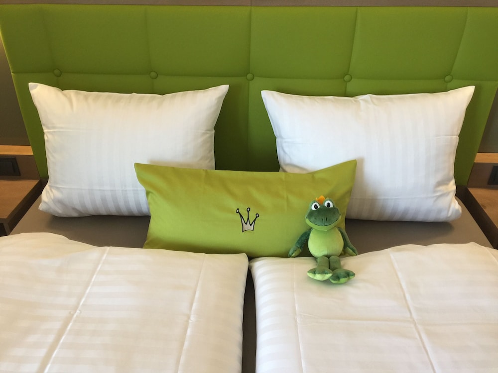 Premium Double Room Single Use, 1 King Bed, Non Smoking, Resort View photo 3