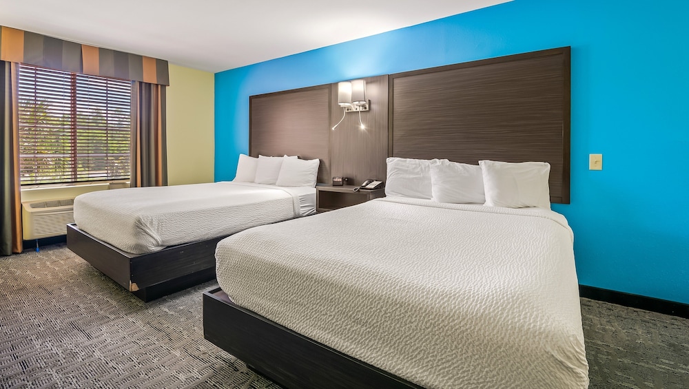 Standard Room, 2 Queen Beds, Non Smoking - Photo 1