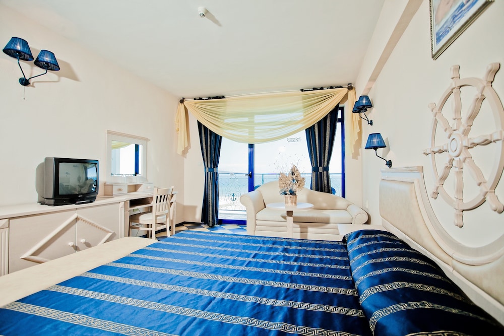 Double Room, Sea View - Photo 8