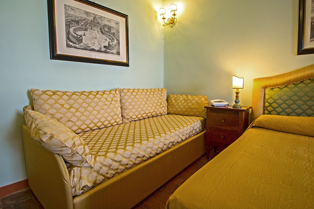 Available room thumbnail 5