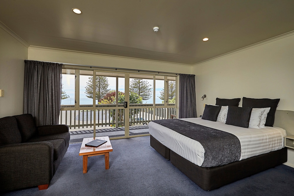 Deluxe Room, Partial Ocean View photo 1