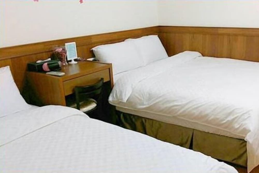 Quadruple Room, No Windows photo 1