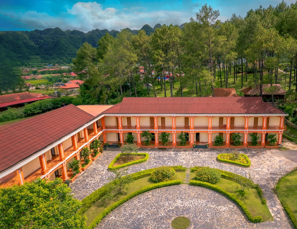 Basic Double or Twin Room, Balcony, Hill View photo 3