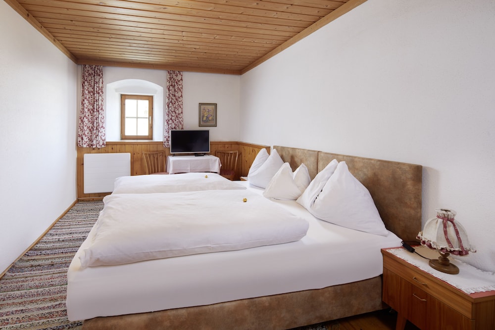 Basic Room, 2 Bedrooms, Bathtub photo 2