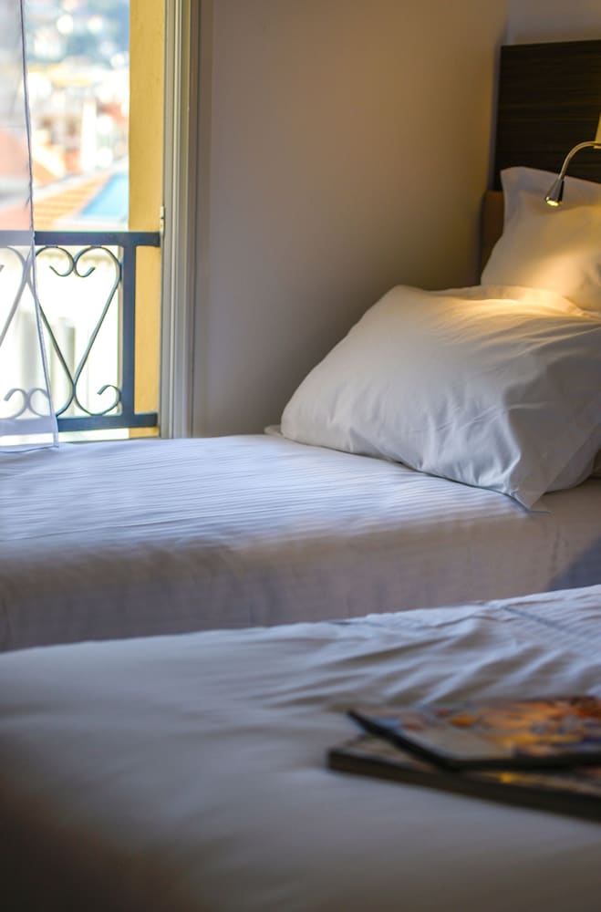 Classic Twin Room thumbnail 5