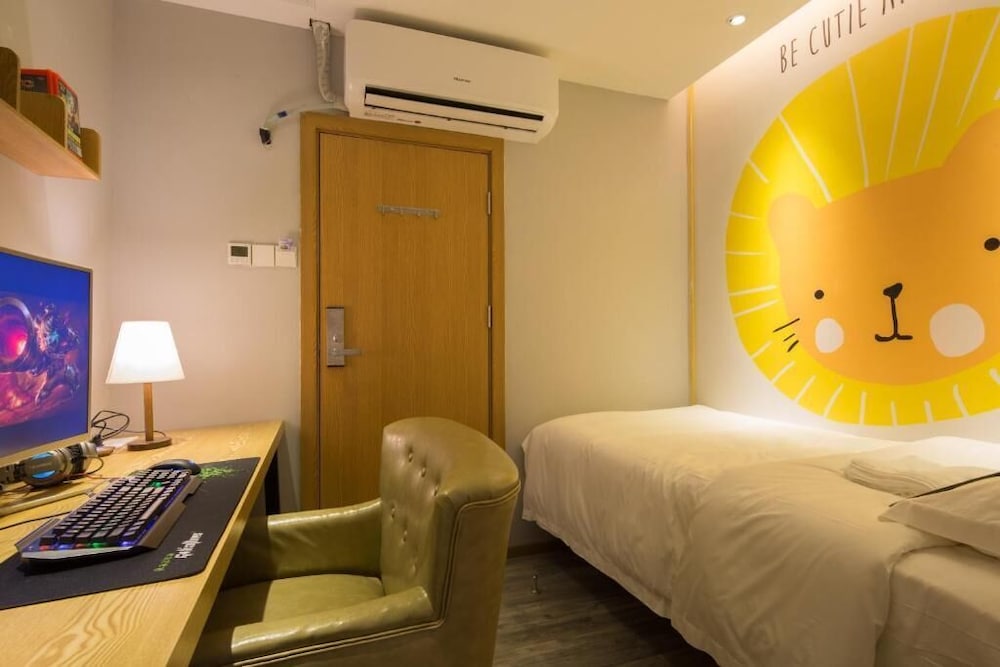 Single Room, Shared Bathroom