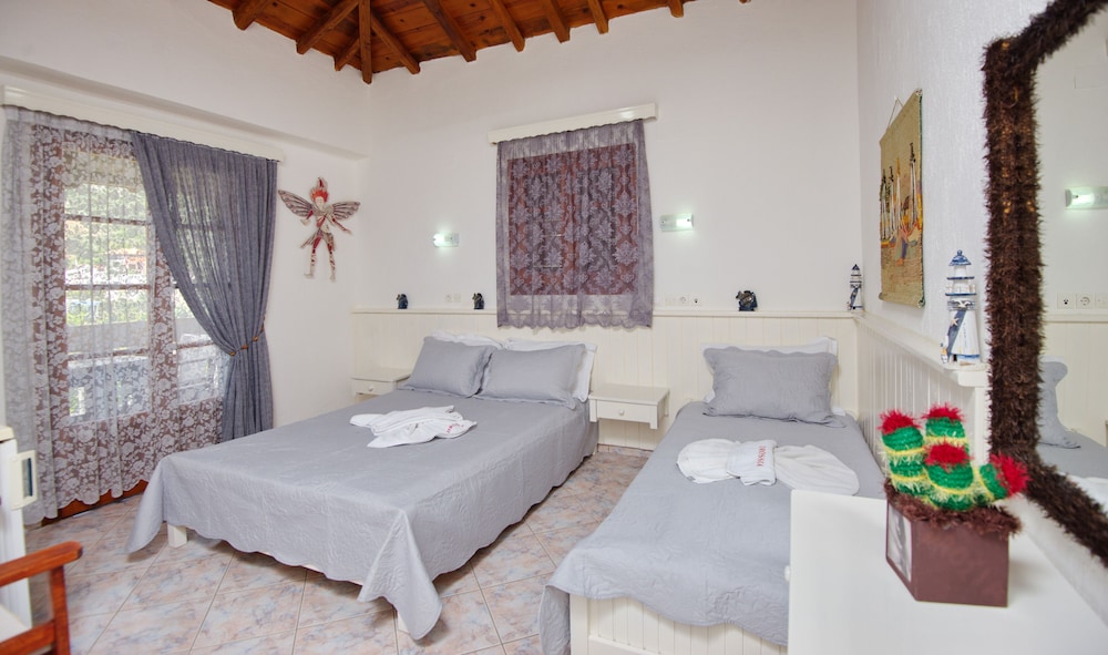 Room, Partial Sea View photo 1