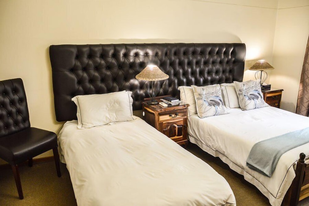 Standard Room, 1 Bedroom (Double/Twin Room - Shower) photo 3