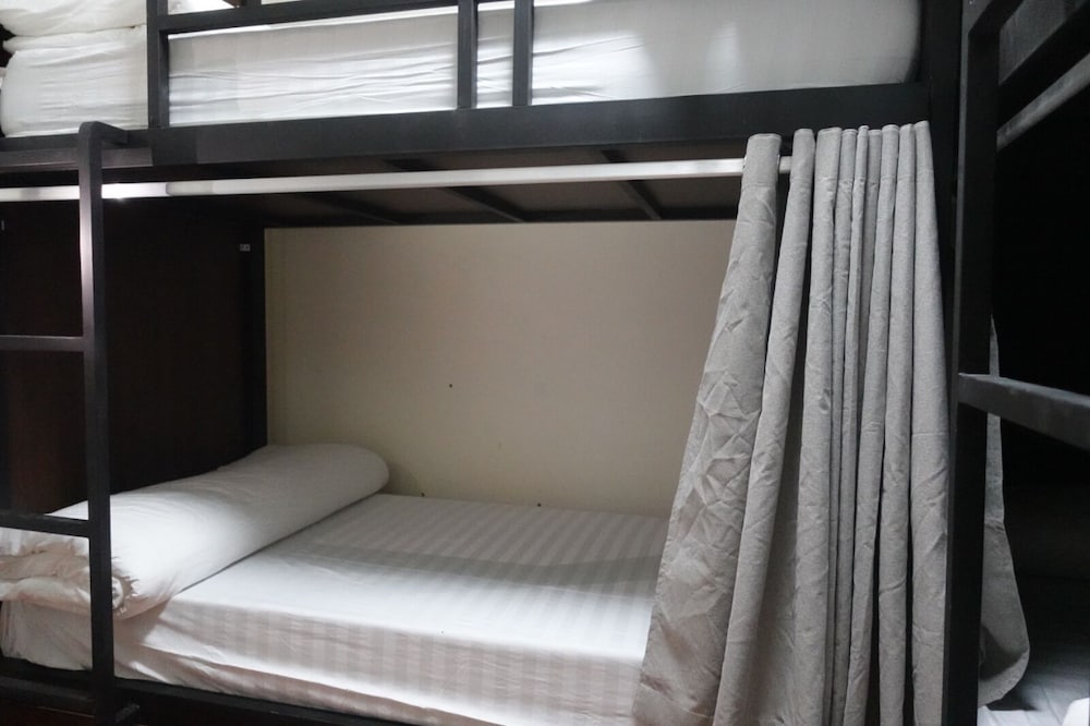 Bed in 8-Bed Female Dormitory Room photo 1