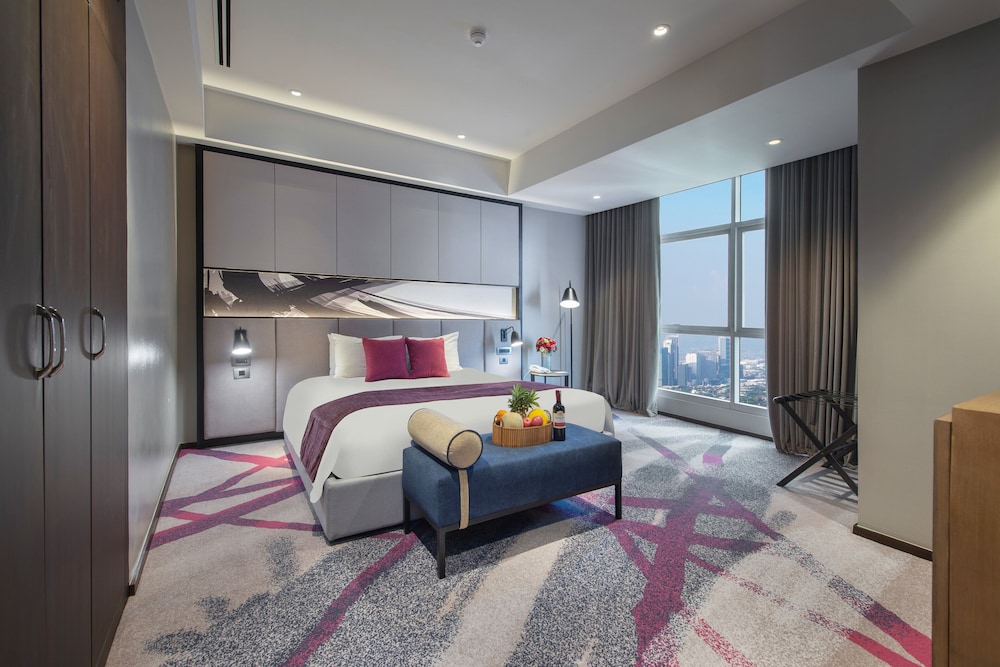 Suite, 1 Bedroom, Club Lounge Access (High Floor)