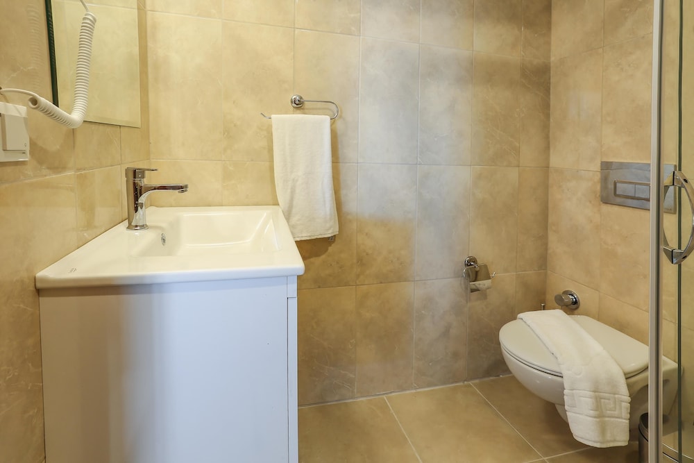 Standard Suite, 1 Queen Bed with Sofa bed, Sea View photo 2