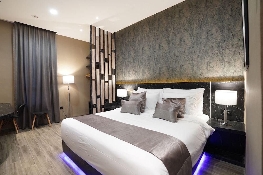 Premier Double or Twin Room - Photo 1