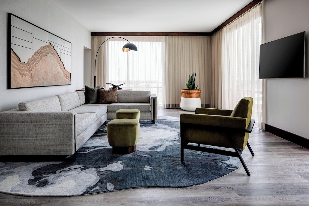 Suite, 1 King Bed, Corner