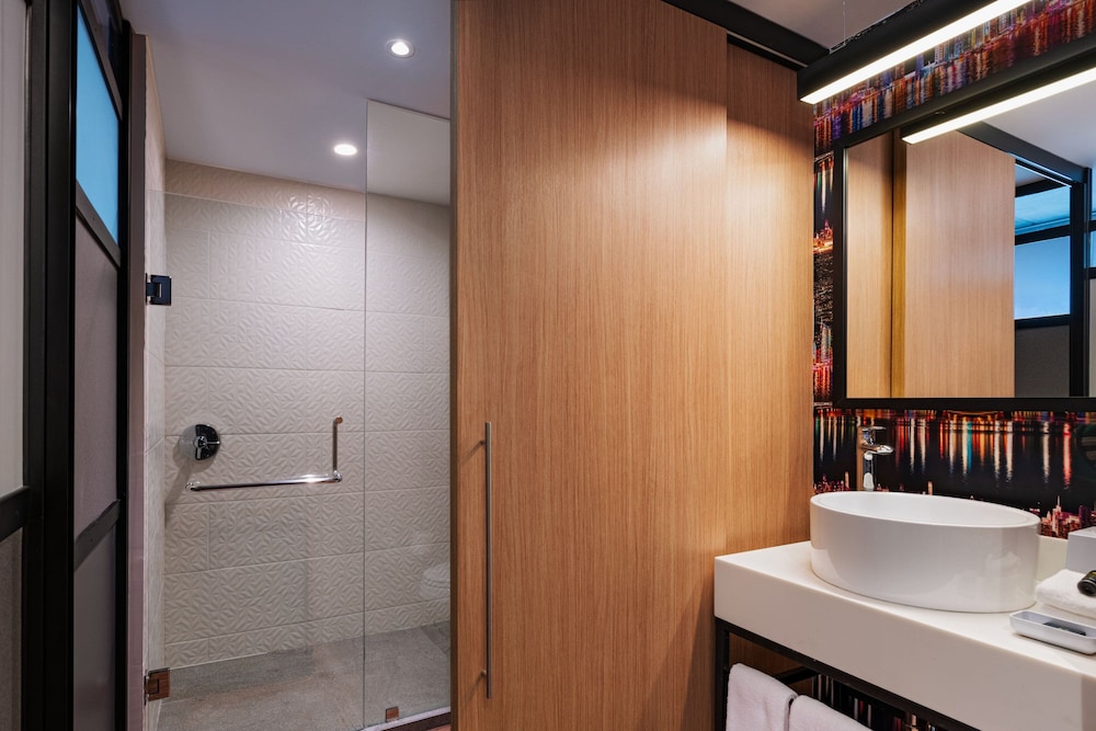 aloft, Room, 2 Queen Beds - Photo 2