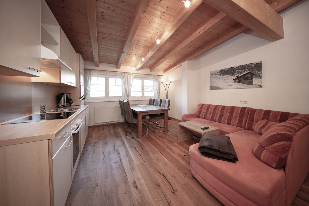 Apartment, 2 Bedrooms, Balcony, Mountain View (3)
