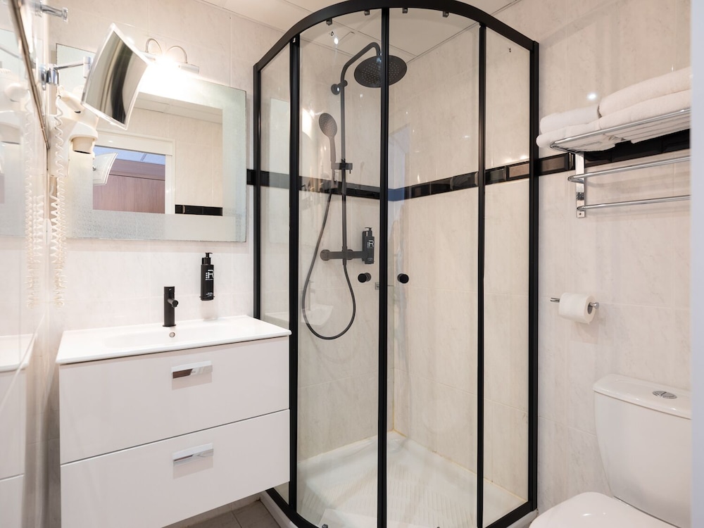 Room M - Coté Piscine -18m² - Lit Double / Lits Jumeaux - Photo 11