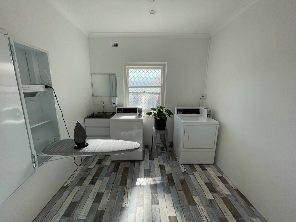 Twin King Single (Shared Bathroom)