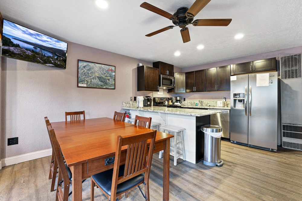 Condo, Multiple Beds, Hot Tub, Mountain View (Condo on Stagecoach Ski Run) photo 2