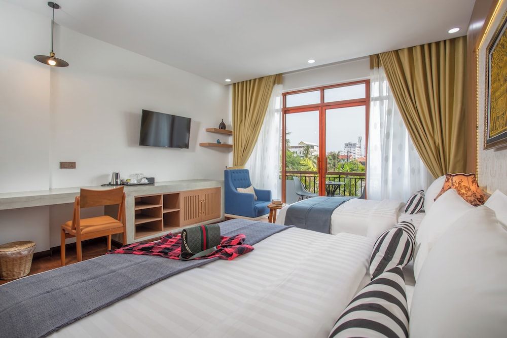 Deluxe Family Suite Private Balcony