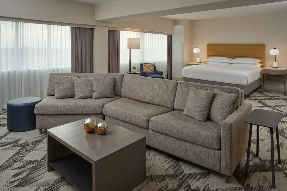 Executive Suite, 1 Bedroom - Photo 1