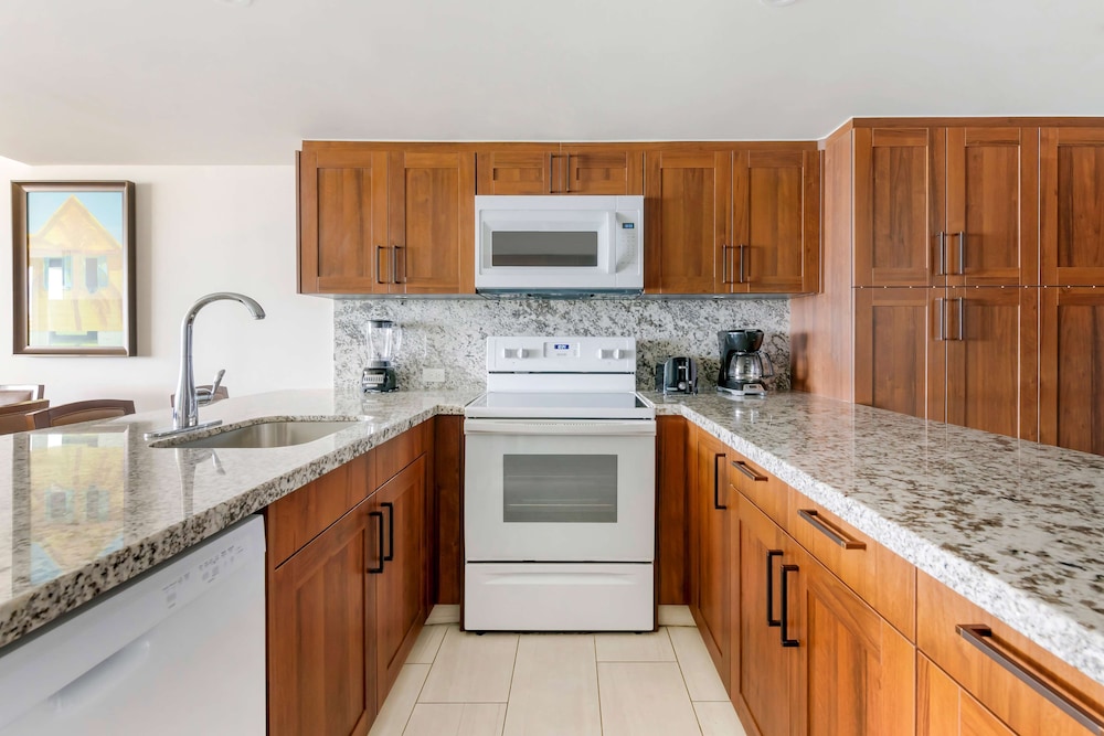 3 Bedroom Ocean View 3 Kings Suite