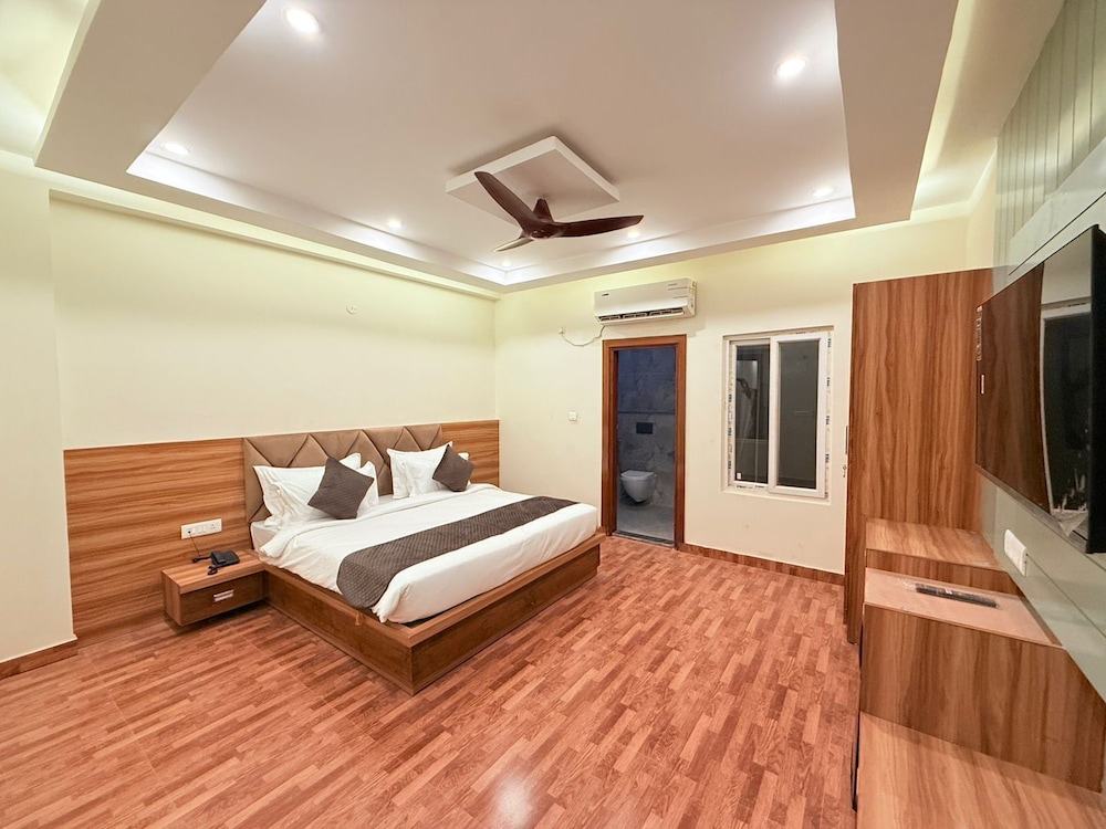 Deluxe Double Room, City View