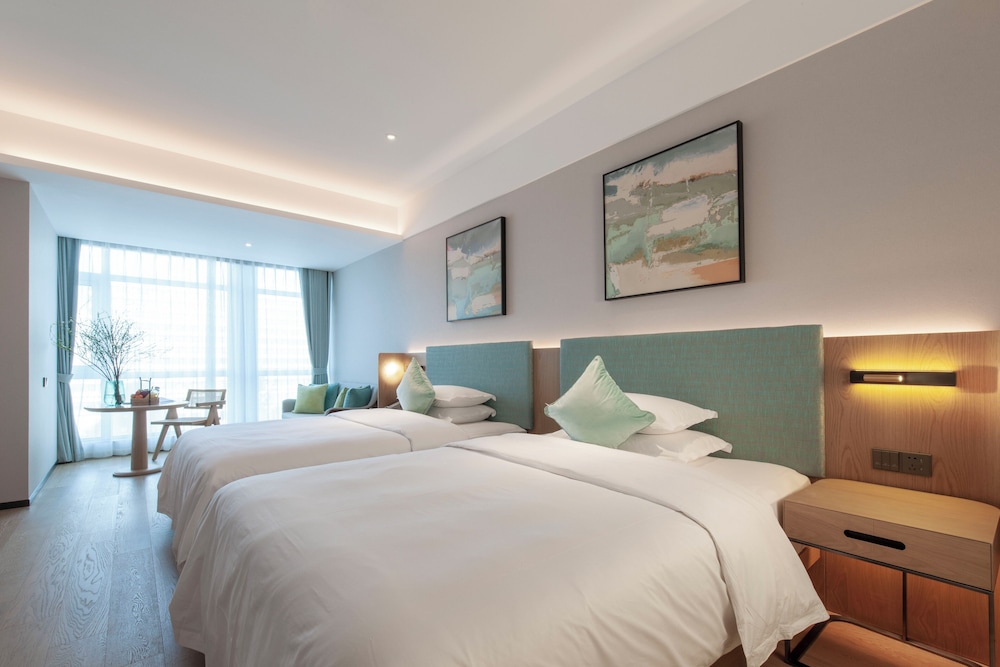 Four Seasons Twin Room
